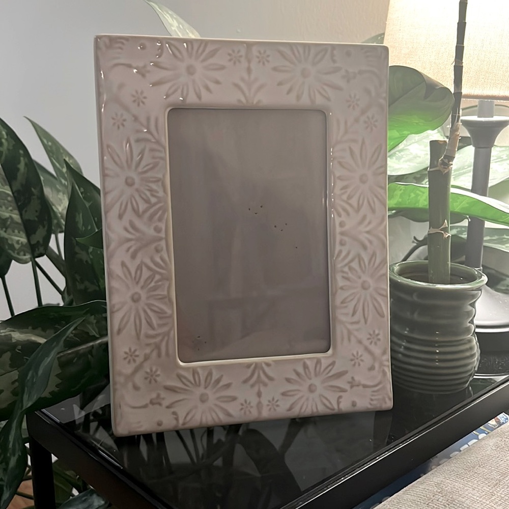 4x6 Embossed Ceramic Frame